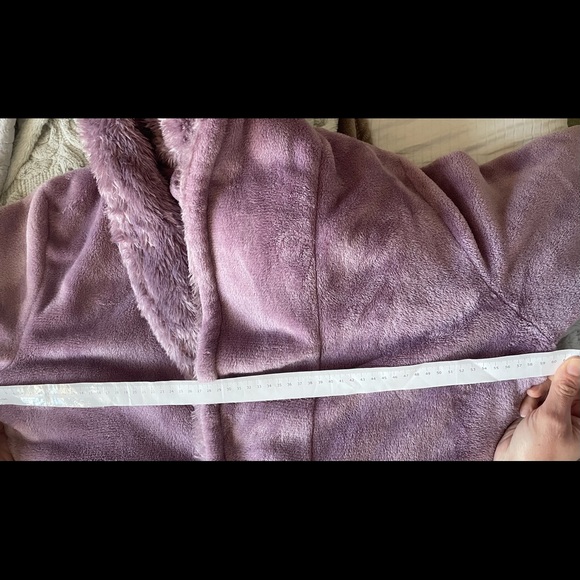 Robe Size Medium - Warm and Brand new - Picture 2 of 2